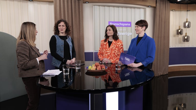 Ana Andric, Paulina Modlitba och Sara Ulander står i studio