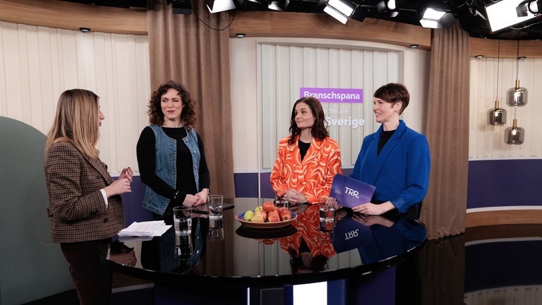 Ana Andric, Paulina Modlitba och Sara Ulander står i studio