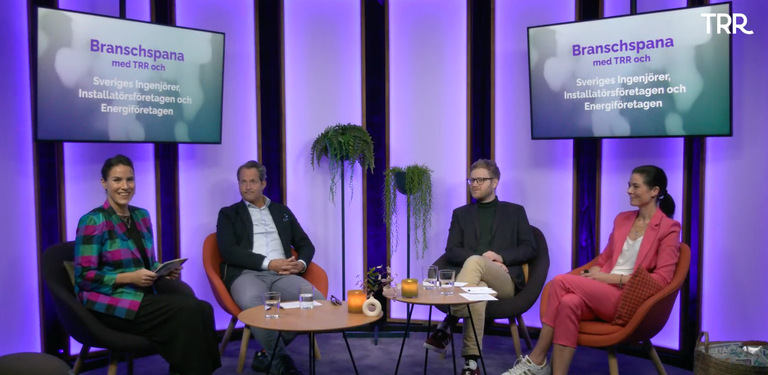 Manniskor pratar framtidsbransch i trrs studio